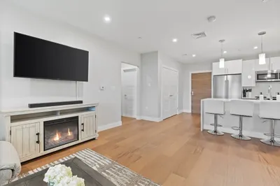 425-427 Lagrange Street #207R