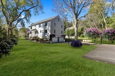 12 Jonathan Ln 1