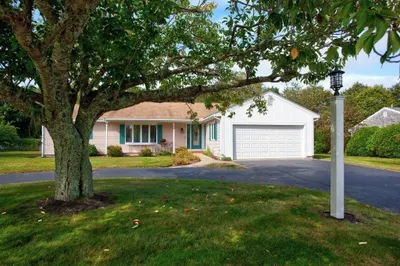 50 Meadow View Dr 1