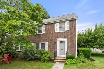 2 Town House Dr #2