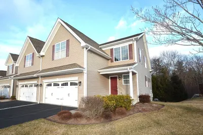 25 Herrick Drive #25 1