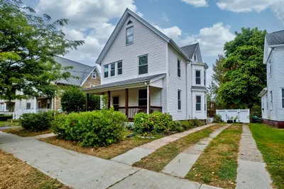 434 Pleasant St 1