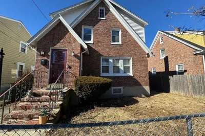 8 Winborough St