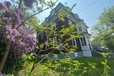 44 Columbia St #2R