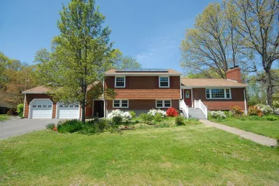 95 Bayberry Rd 1