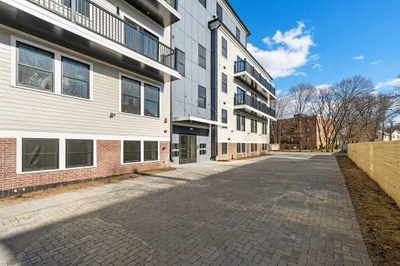 16 Foster Ct #3B