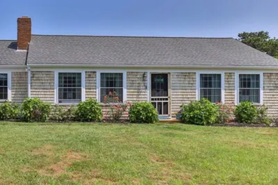 25 Greenwood Ln