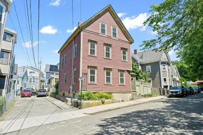 81 Franklin St 1