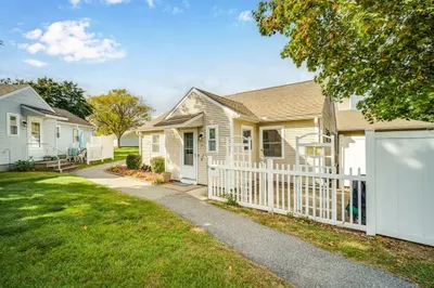 107 Mitchell Dr #107 1