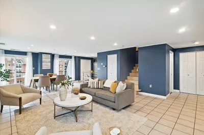 154 LynnwAy #A 1