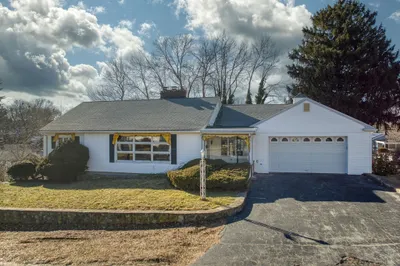 70 Moon Rd
