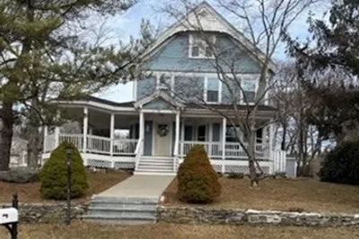 61 Spring St #2