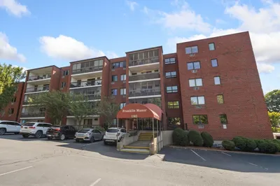 180 Green St #406 1