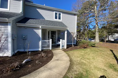 8 Westcliff Dr #8 1
