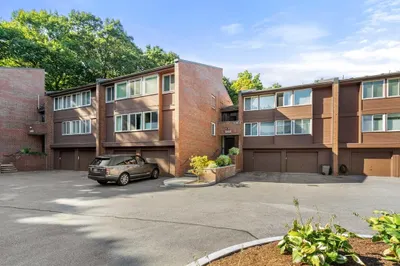 241 Perkins St #B301