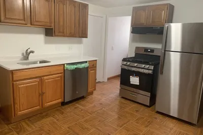 112 So Common St #2