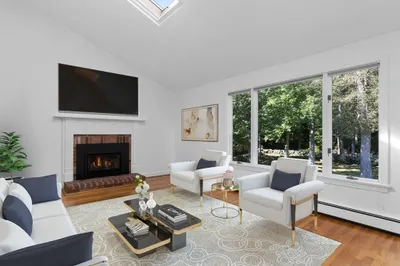 70 Arborway Dr