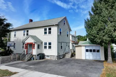 2 Williams St