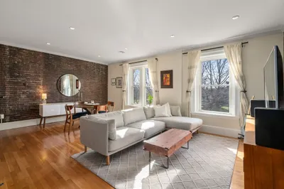 10 Monument Sq #4
