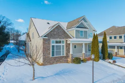 15 Boardwalk Dr #15 1