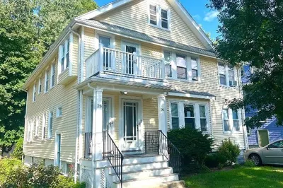 30 Margaret St #1
