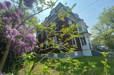 44 Columbia St #3R