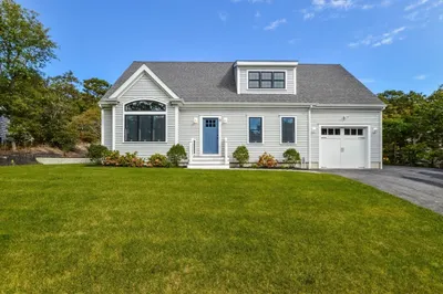 12 Leeshore Dr 1