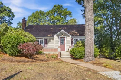 1 Great Pines Ave 1