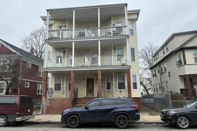 71 W. Selden St #3 1