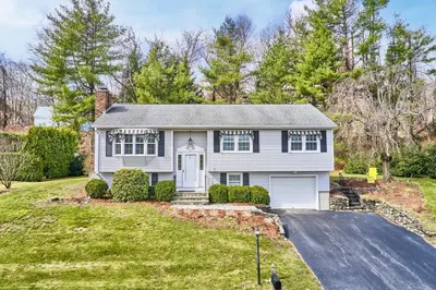 8 Appletree Lane