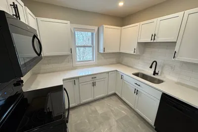 4 Greenleaf Ave #4