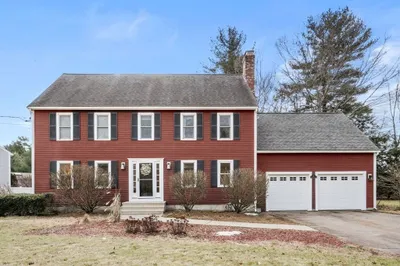 60 Hitching Post Dr