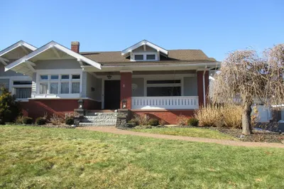 7 Kingsbury Avenue