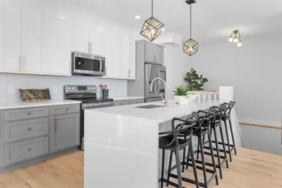 17 W Bellflower St #1