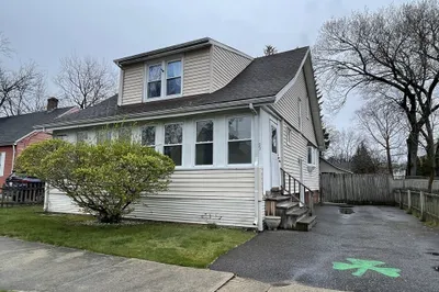 93 Farnsworth St