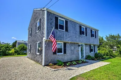 16 Freeman Ave