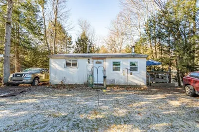 49 Lakeshore Dr