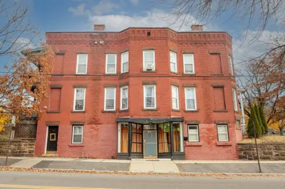 301-303 Linden St 1