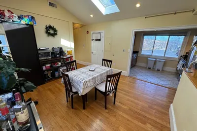 208 Holland St #2