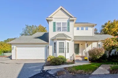 49 Village Cir #49 1