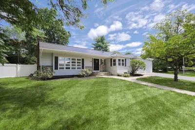 44 Ellis Dr