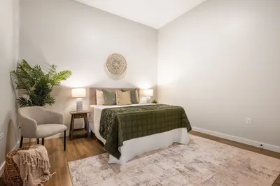 22 Elm St #401 1