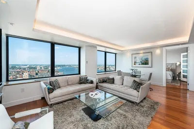 85 East India Row #31H 1