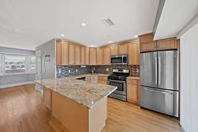 184 Athens St #3 1