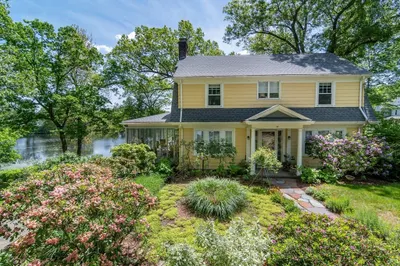 19 Prindiville Ave