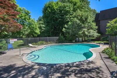 18 Lake Shore Ct #2 1