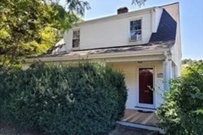 63 Pond St 1