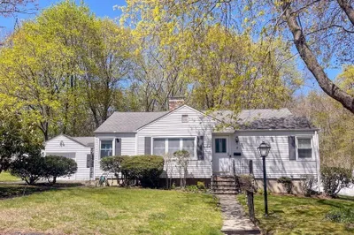 7 Woodway Drive