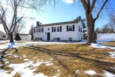 27 Bay Path Rd 1