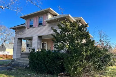 32 Thicket St